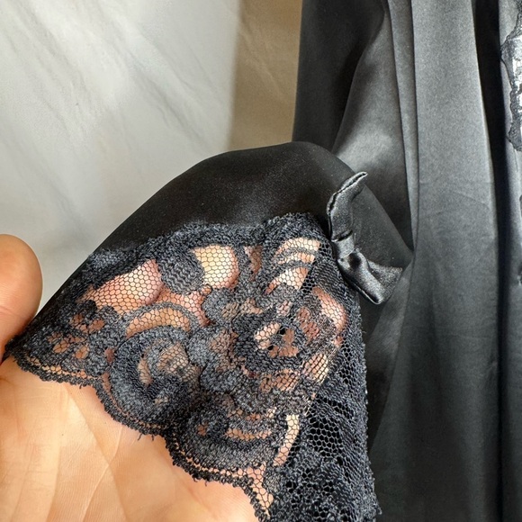 Vintage Cacique 90s Silky Black Mini Laced Robe or Open Cardigan Size Medium - Picture 3 of 6